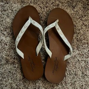 American Eagle flip flop sandal